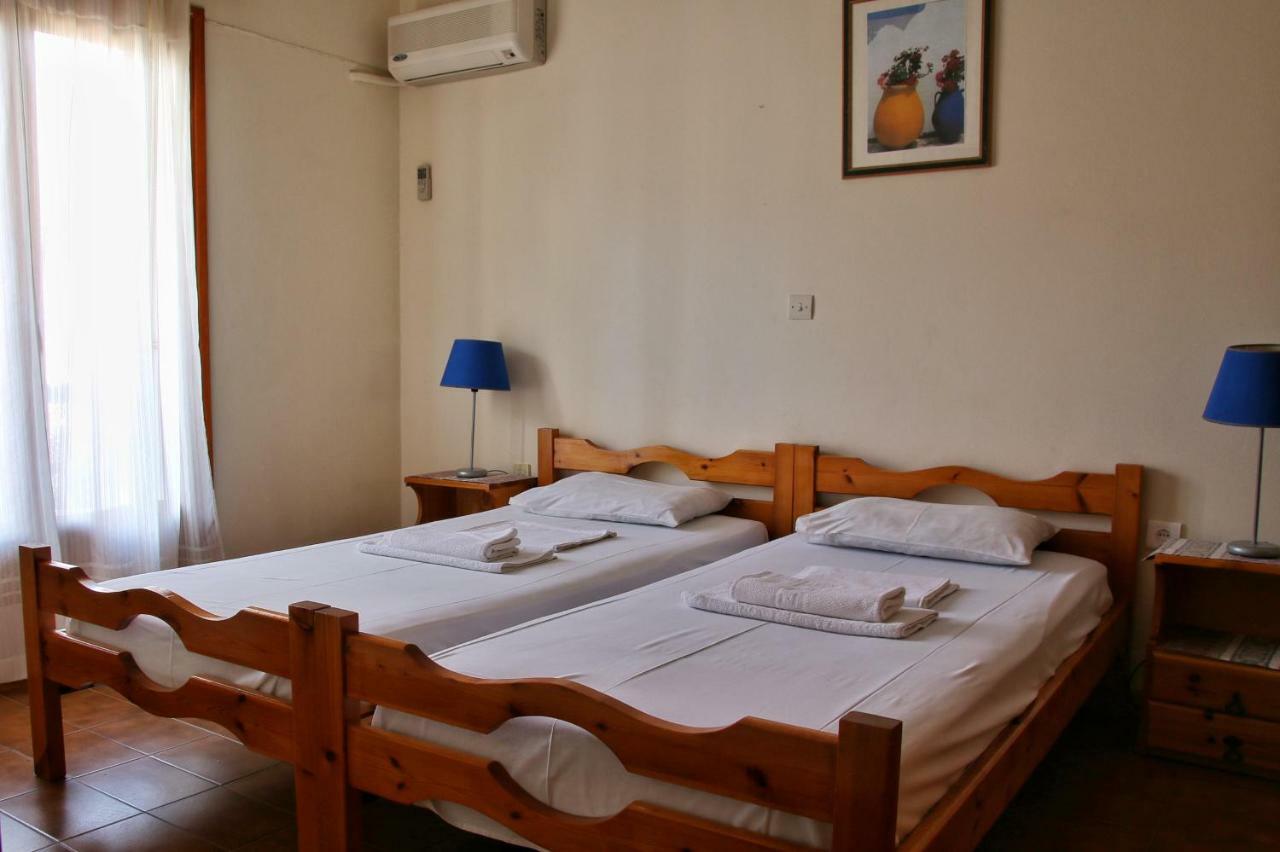 Seaview- 2 Space - Selfcatering Apartment - Helen No 3 Xiropigado Exterior foto